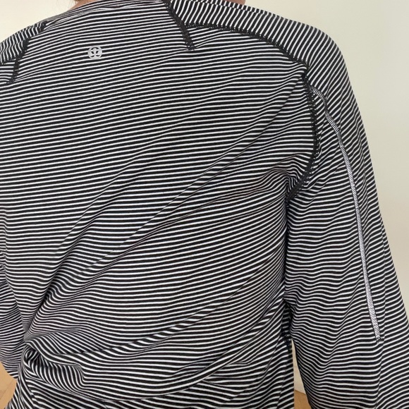 Men’s lululemon top - Picture 3 of 3